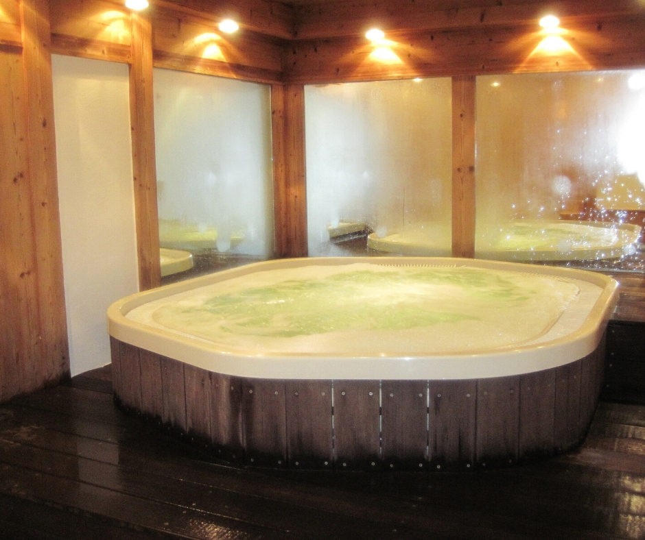 Round Jacuzzi tub