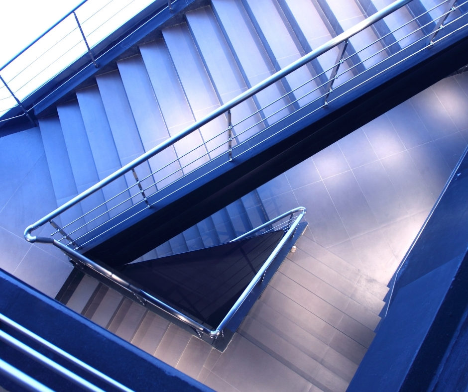 L-SHAPED  STAIRCASE