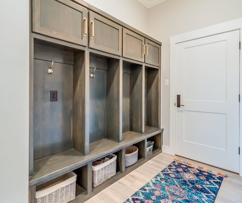 mud-room-henrick-home-construction